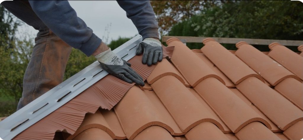 réparation faitage Les Mayons